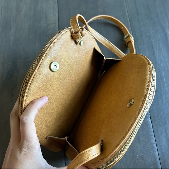 Street Level Woven Cross Body Bag - Picture 4 of 8